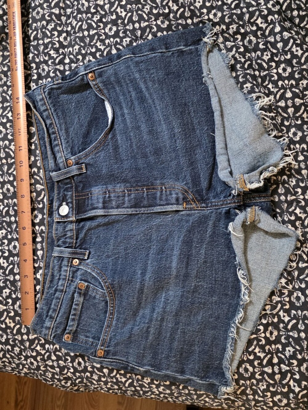 Levi's 501 Dark Wash Cutoff Denim Shorts Sz 31"